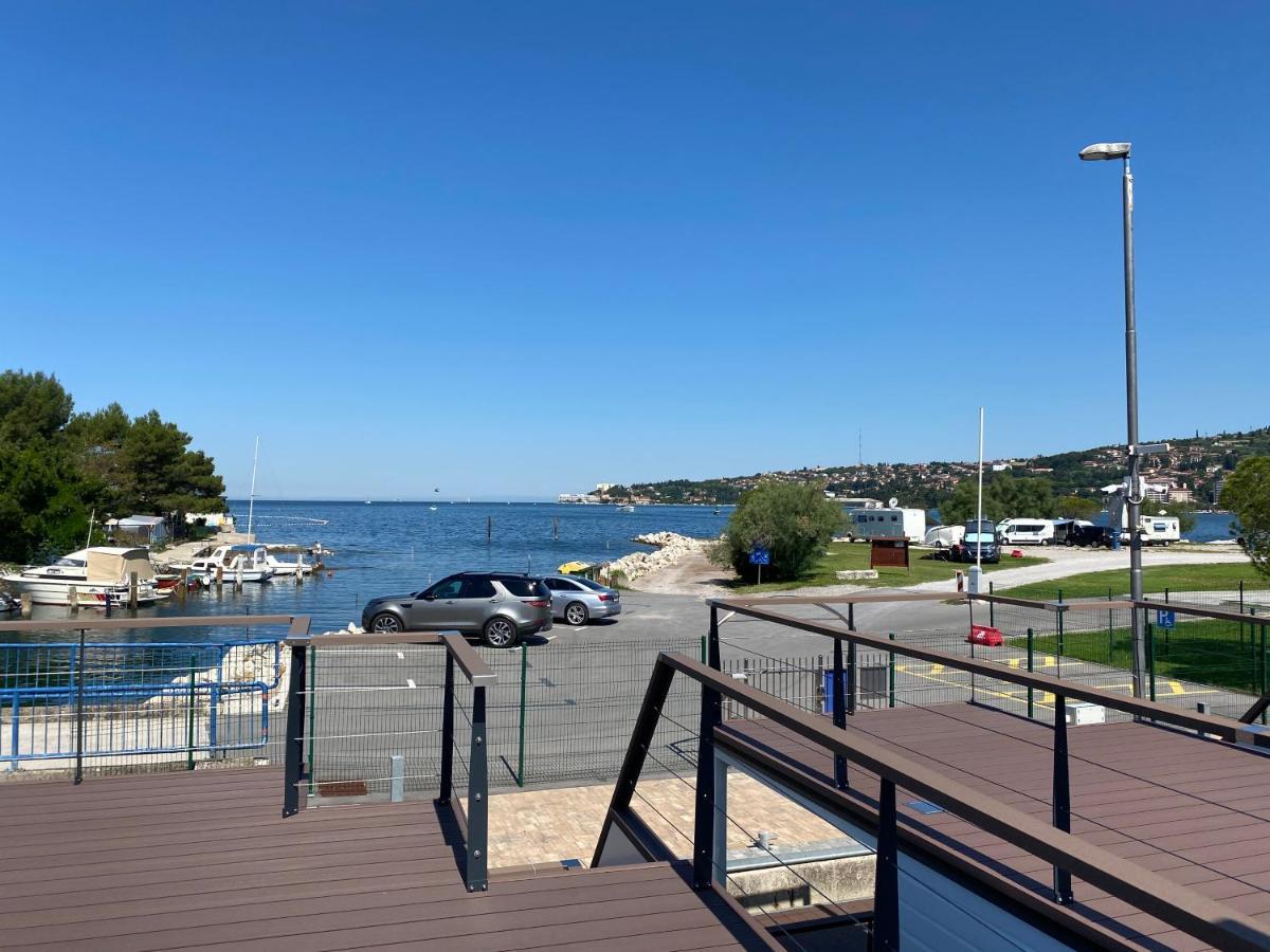 Star 2 Floating House, Marina